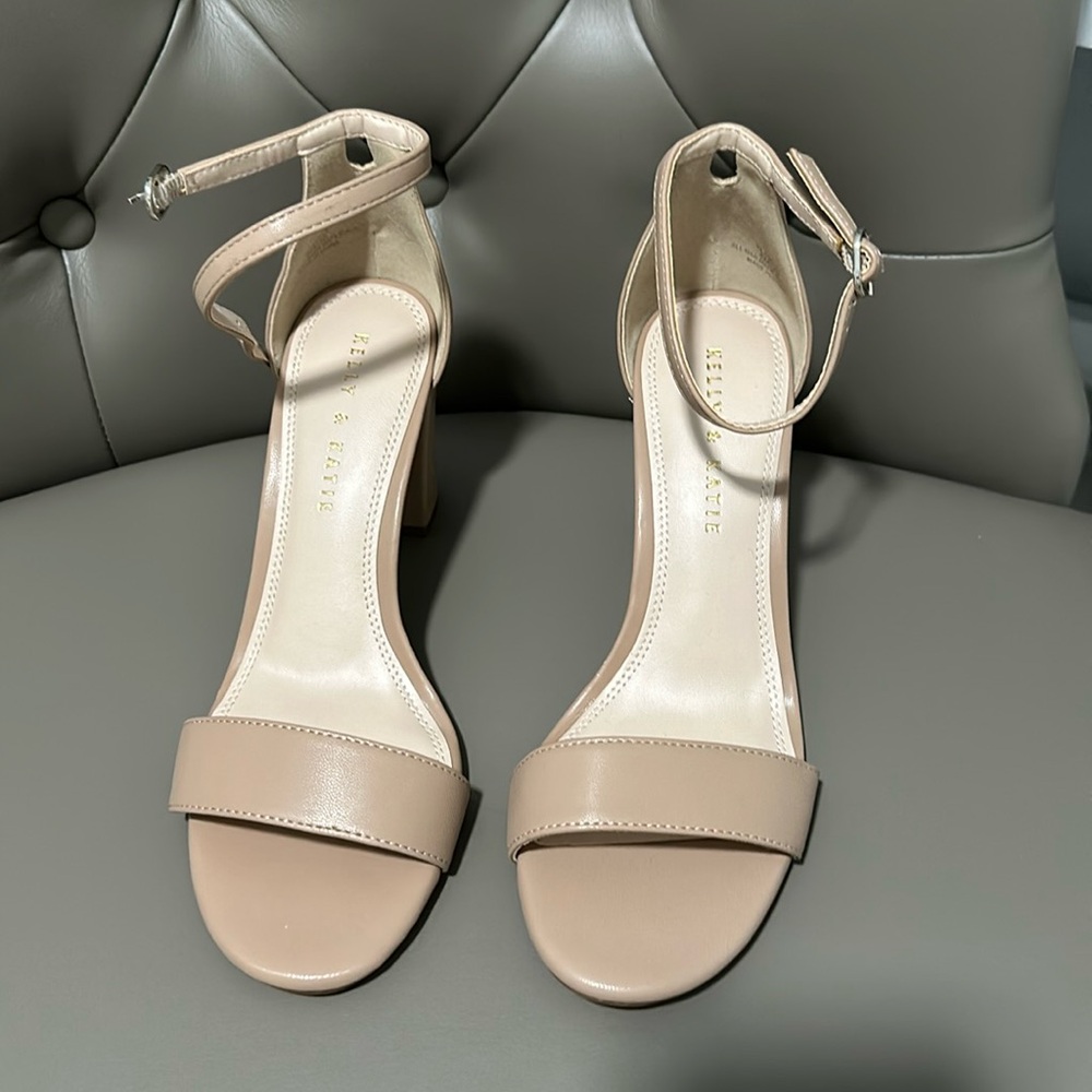 Kelly & Katie Size 8 Taupe Ankle Strap Sandals